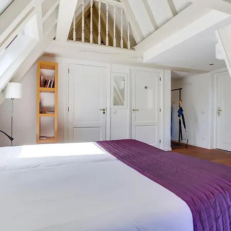 بيت ضيافة City-centre, Canal-house, Luxurious , Stylish Bedroom, Ensuite Bathroom 4*