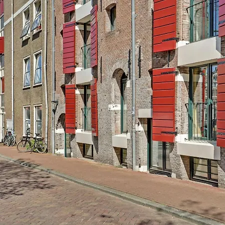 بيت ضيافة City-centre, Canal-house, Luxurious , Stylish Bedroom, Ensuite Bathroom أمستردام