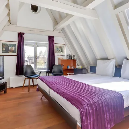 City-centre, Canal-house, Luxurious , Stylish Bedroom, Ensuite Bathroom בית הארחה